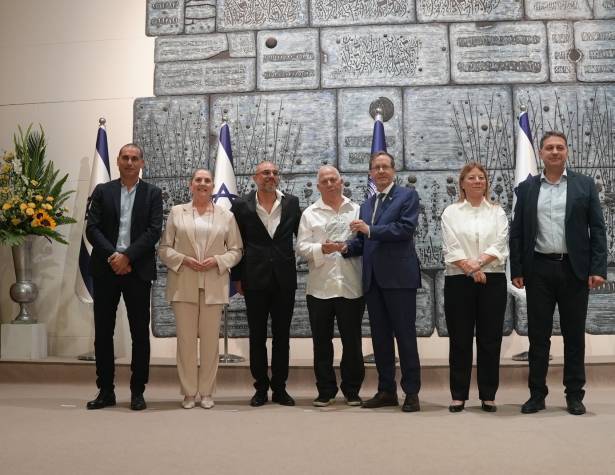גאווה מודיעינית בבית הנשיא צילום עמותת ערכים בספורט גאווה מודיעינית בבית הנשיא צילום עמותת ערכים בספורט