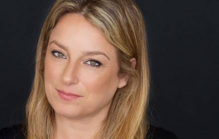 מפגש עם הסופרת שירז אפיק מפגש עם הסופרת שירז אפיק