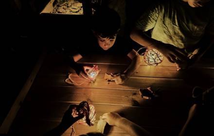 לגלות את האור: סיור עששיות במוזיאון